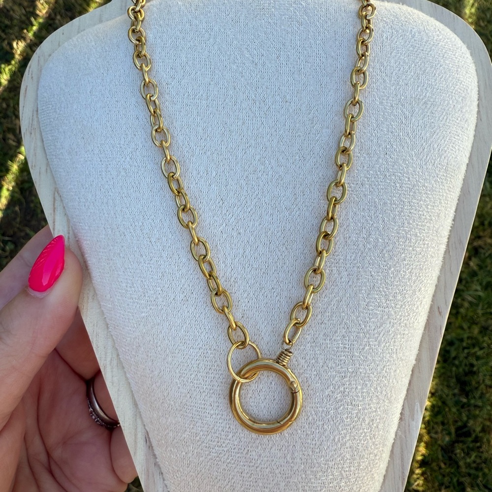 Charm holder chain necklace